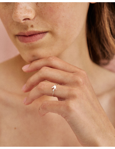 Srebrny pierścionek z jaskółką
